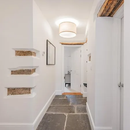 Apartment Stylish For Four In