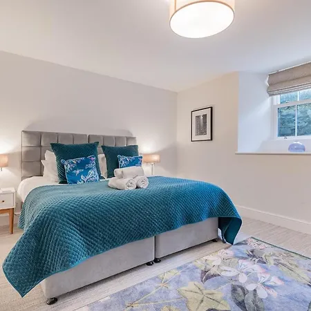 Stylish For Four In Apartment *